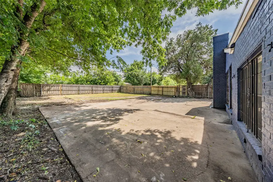2402 E Overton Road, Dallas, TX 75216 - #3