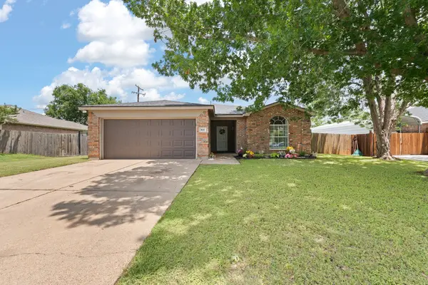 1611 Berry Drive, Cleburne, TX 76033