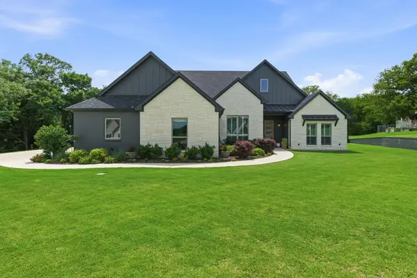 1054 Meadow Wood Terrace, Azle, TX 76020