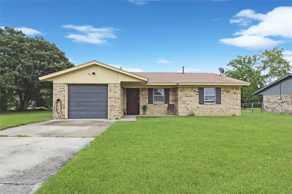 1914 Floral Drive, Gainesville, TX 76240