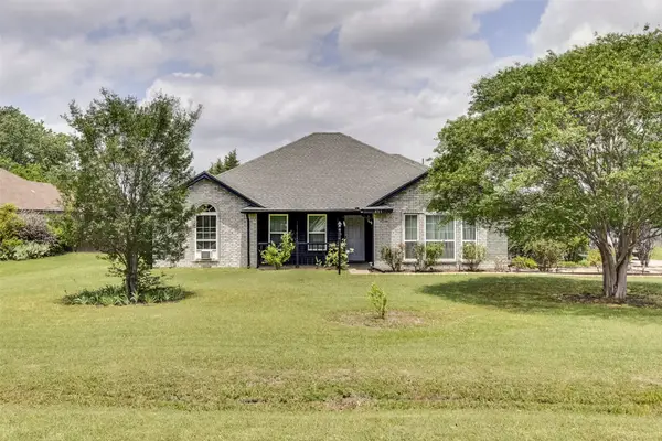 835 Shady Brook Lane, Red Oak, TX 75154