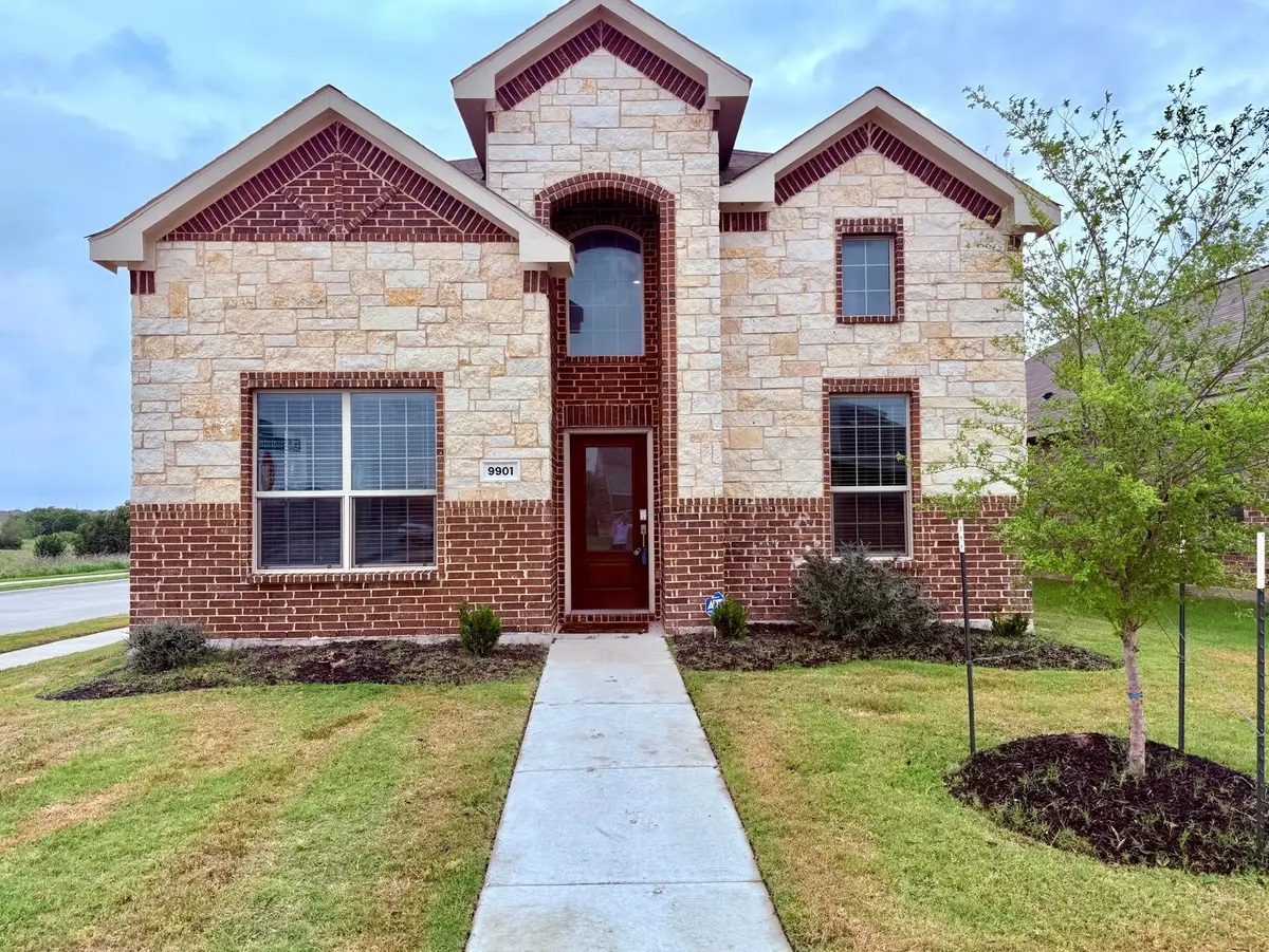 9901 Diamondhead Dr, Fort Worth, TX 76179 - #1