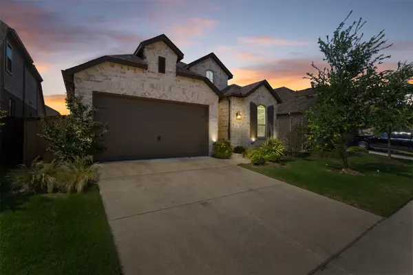 1916 Pelham Drive, Aubrey, TX 76227