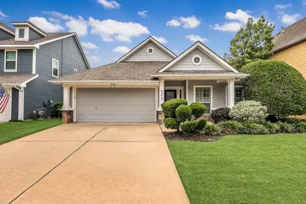 913 Honeysuckle, Grapevine, TX 76051