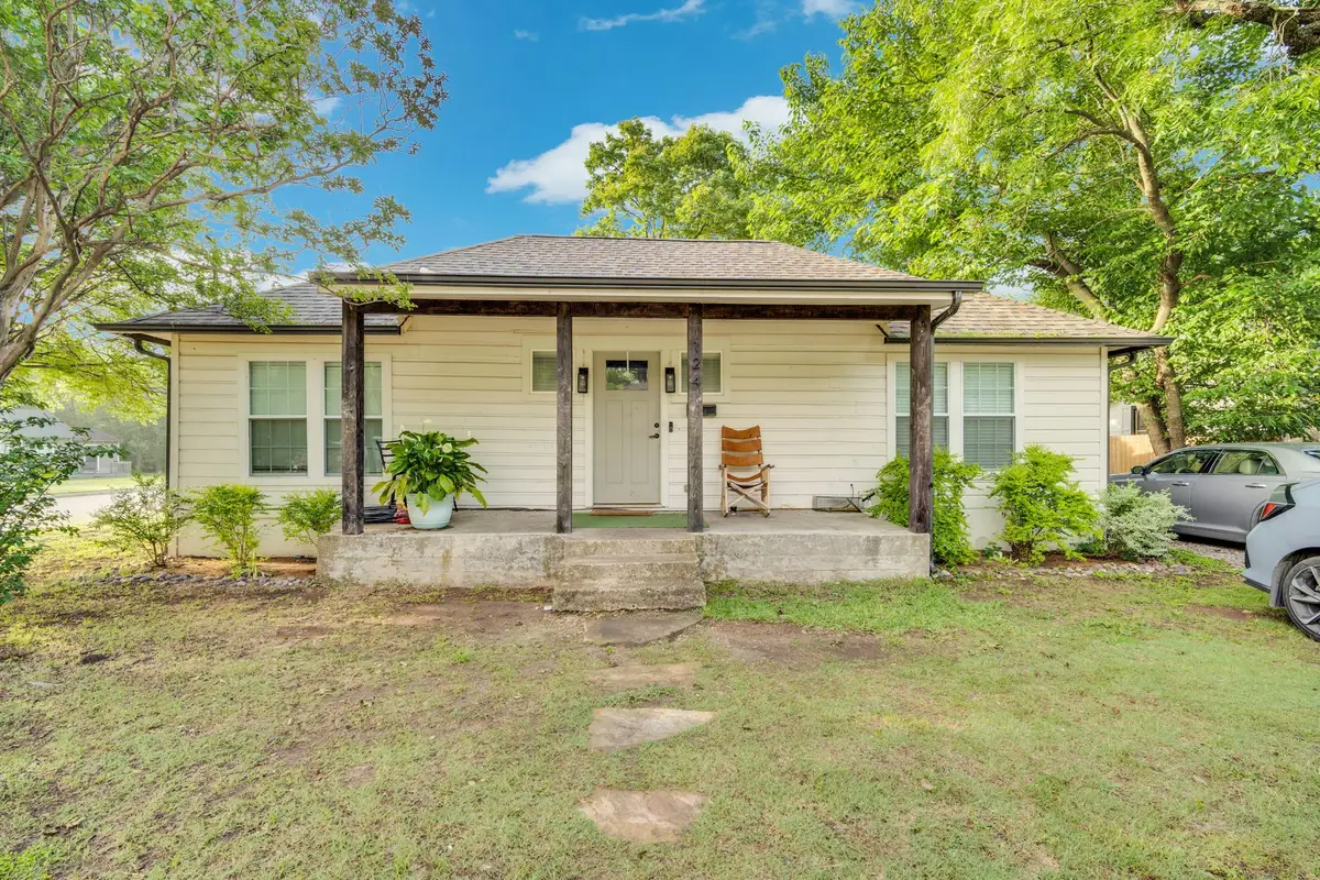 124 Coats Street, Waxahachie, TX 75165 - #1