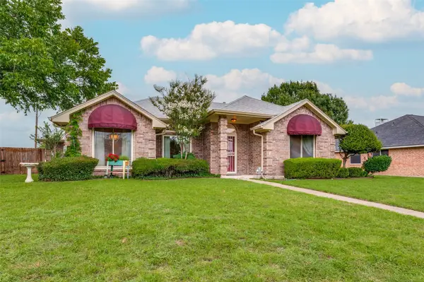 305 Sondra Way, Red Oak, TX 75154