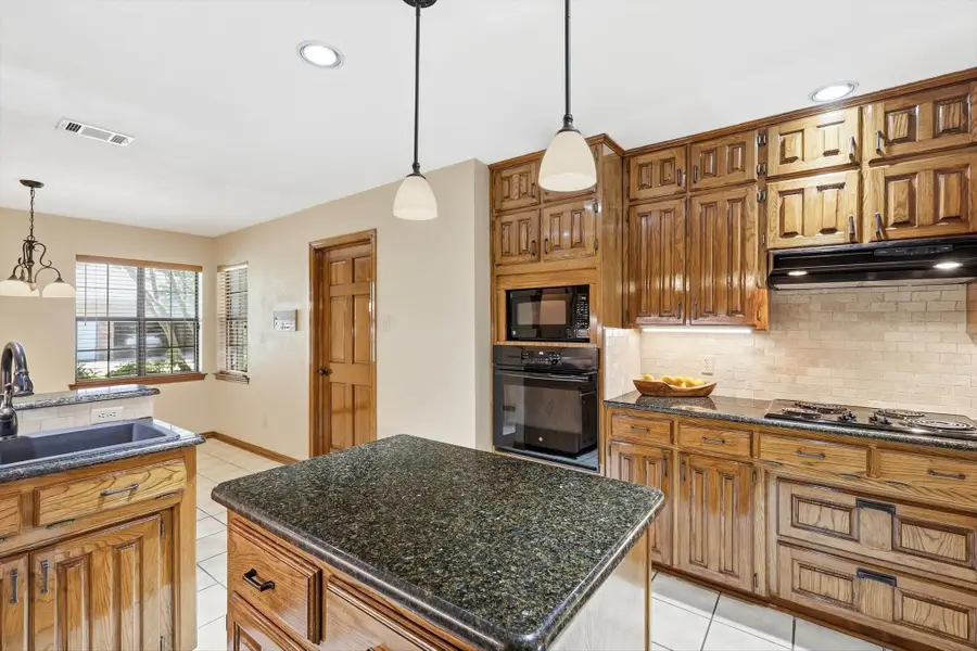 3813 Cambridge Circle W, Bedford, TX 76021 - #3