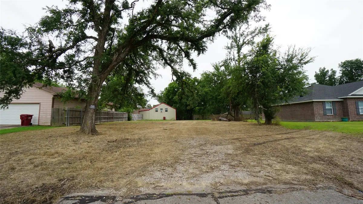 704 E 6th Street, Bonham, TX 75418 - #1