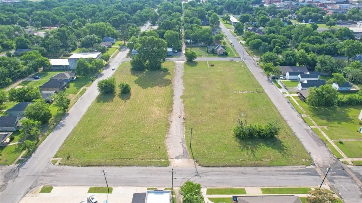 715 W Sears, Denison, TX 75076 - #1