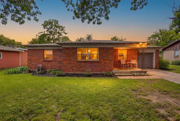 807 Elizabeth Boulevard, Granbury, TX 76048