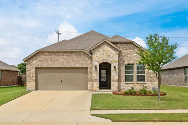 10117 Table Bluff Street, Aubrey, TX 76227