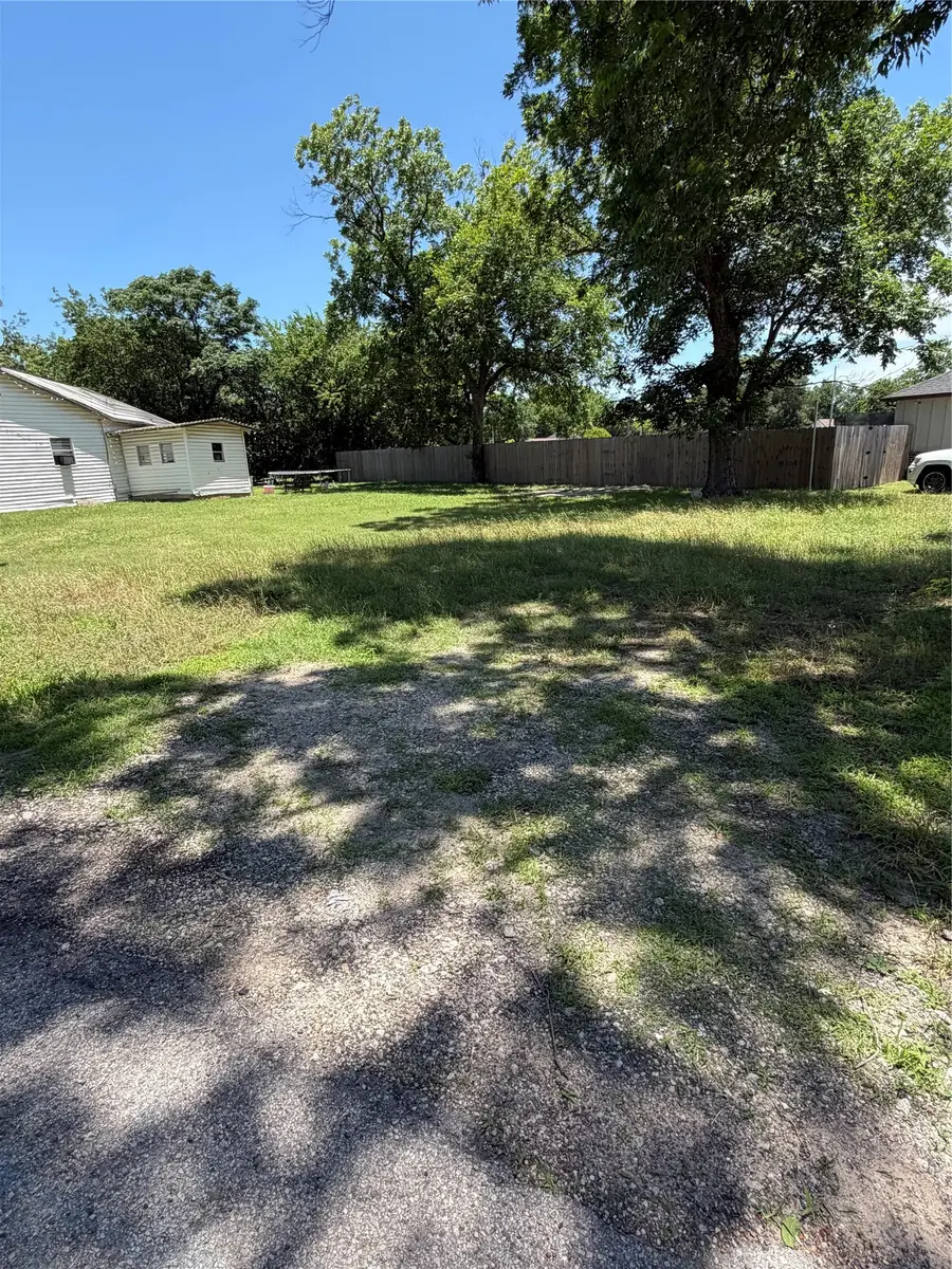 409 E Alamo Street, Terrell, TX 75160 - #2
