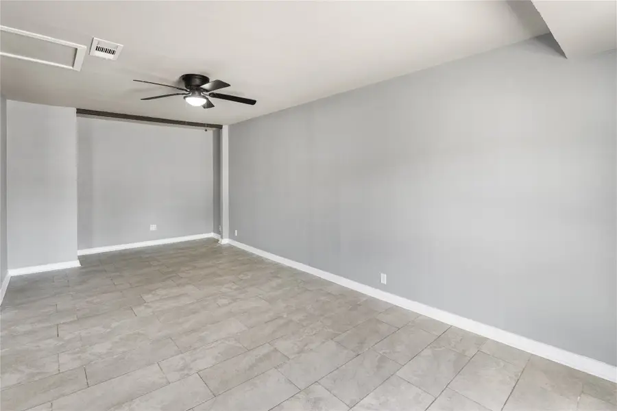 1010 E Lovers Lane, Arlington, TX 76010 - #2
