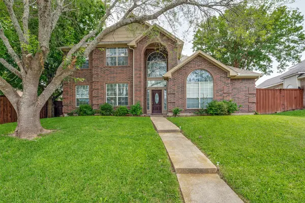 870 Raintree Lane, DeSoto, TX 75115