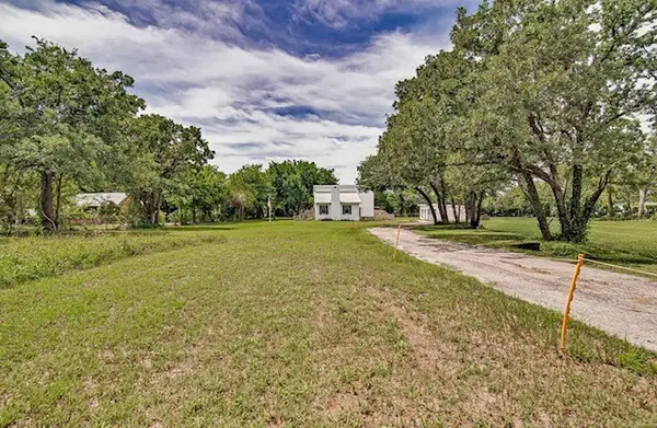 3952 J Rendon Road, Burleson, TX 76028