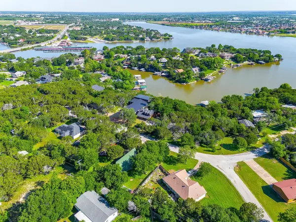 228 Rock Harbor Drive, Granbury, TX 76048