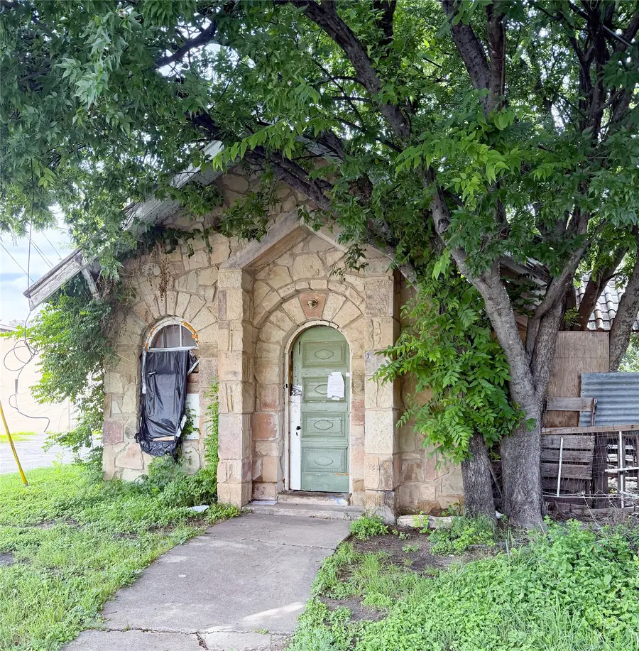 1404 2nd Street, Brownwood, TX 76801 - #2