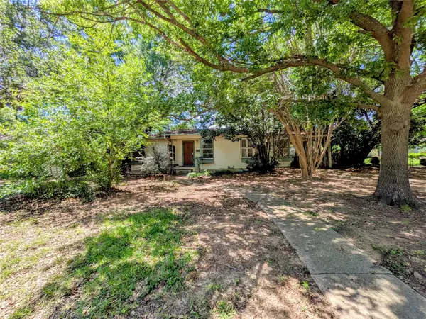 108 Varsity Circle, Arlington, TX 76013