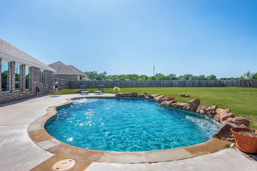524 E Carol Street, Pilot Point, TX 76258 - #3