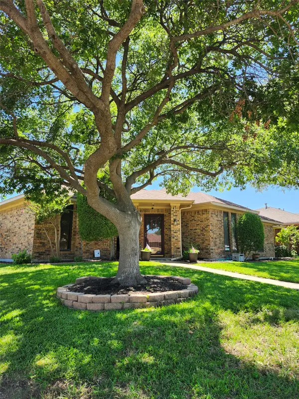 2112 Hunters Ridge, Carrollton, TX 75006
