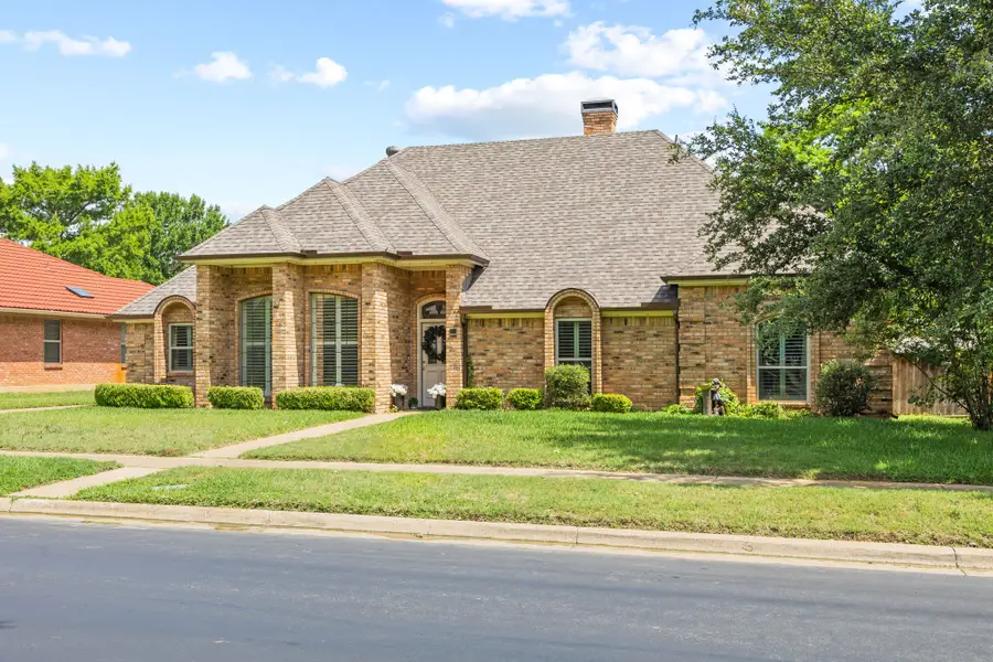 504 Evergreen Drive, Hurst, TX 76054 - #2