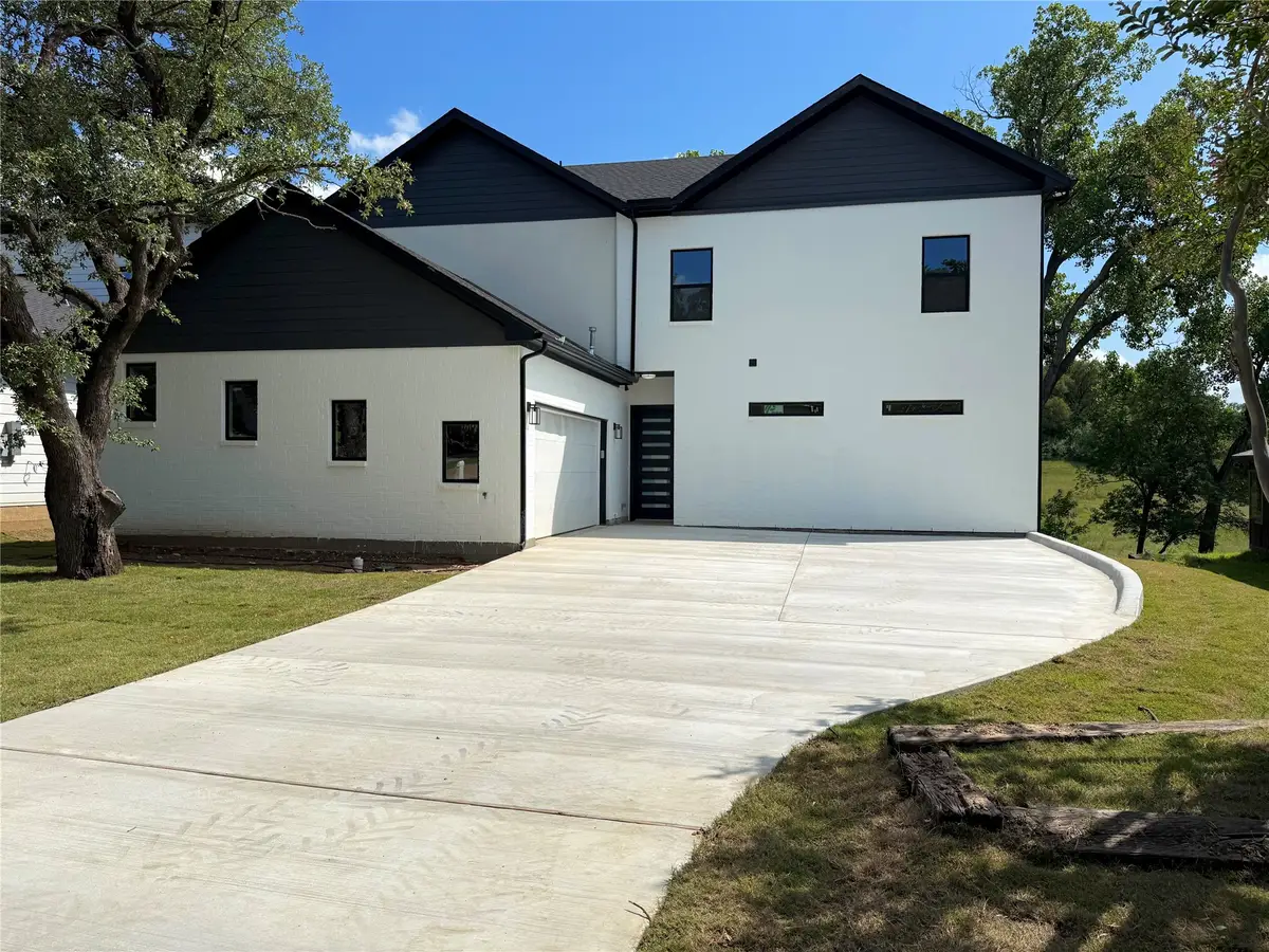 208 Silverleaf Drive, Fort Worth, TX 76112 - #1
