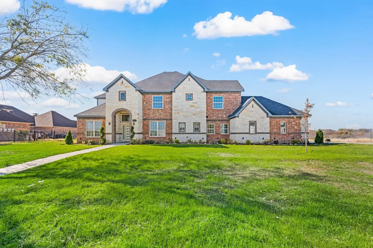 828 Mallard Pointe Drive, Grand Prairie, TX 75104 - #1