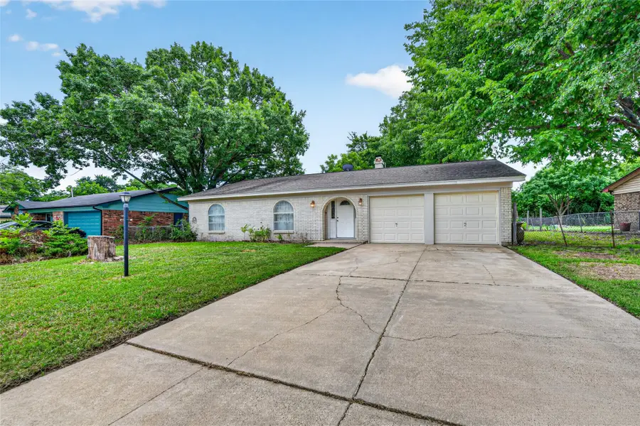 910 Kerry Street, Benbrook, TX 76126 - #2
