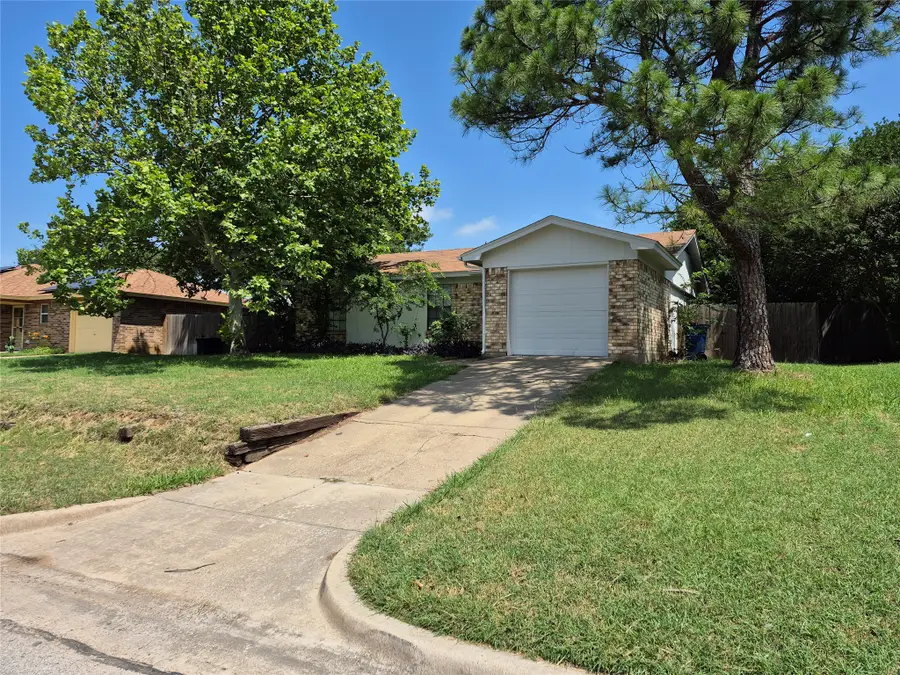 825 Springhill Drive, Burleson, TX 76028 - #2