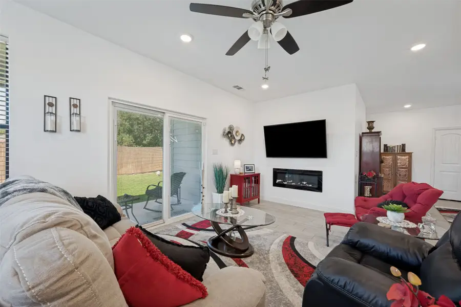 2404 Beverly Drive, Granbury, TX 76048 - #3