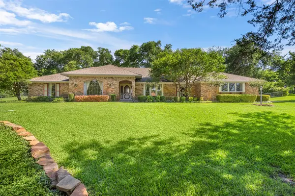 110 Cedar Drive, Oak Leaf, TX 75154