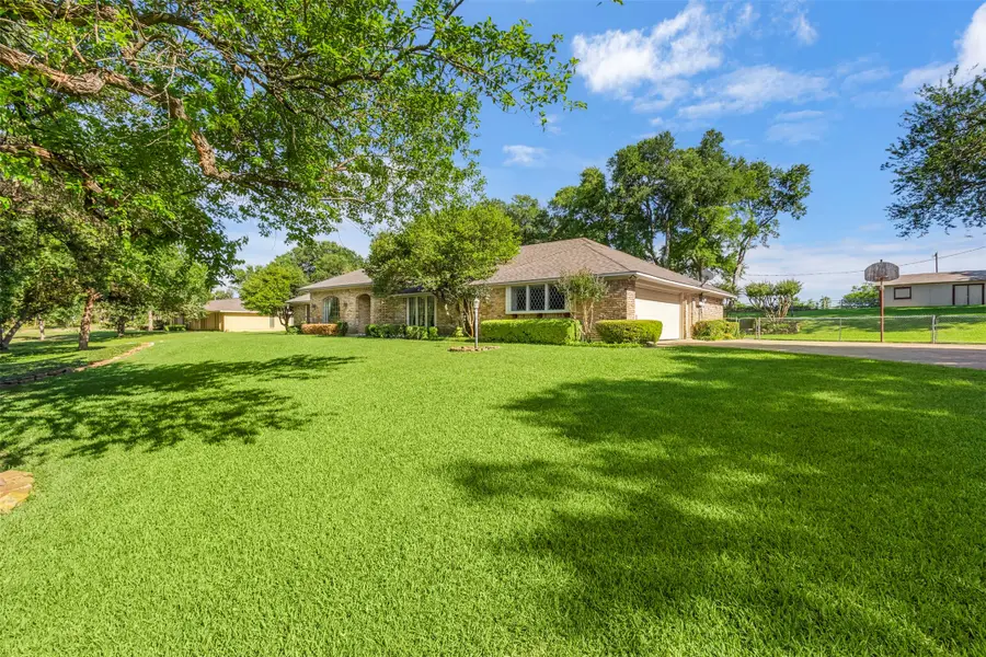 110 Cedar Drive, Oak Leaf, TX 75154 - #2
