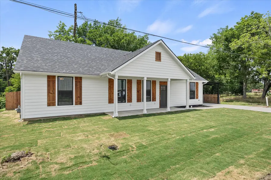 108 S Manson Street, Wolfe City, TX 75496 - #2