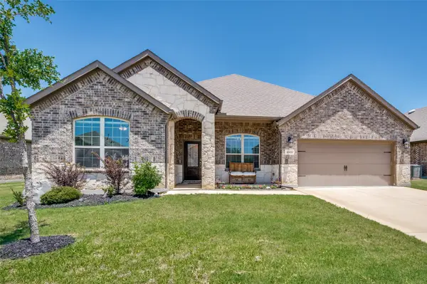 10121 Table Bluff Street, Aubrey, TX 76227
