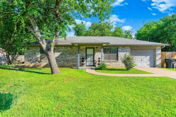 206 Lovelady Street, Cleburne, TX 76033