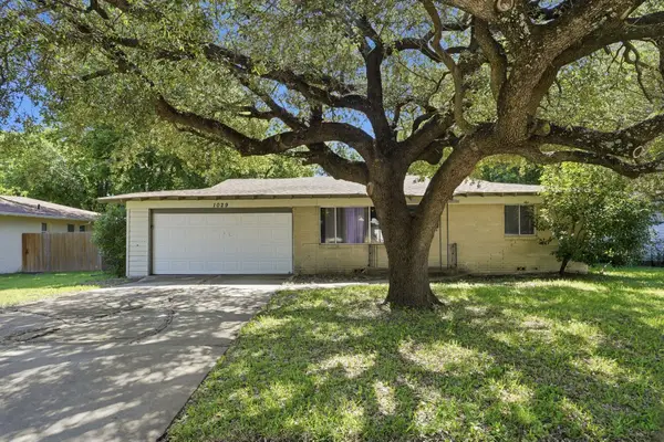 1029 Usher Street, Benbrook, TX 76126