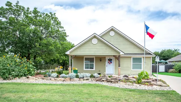 206 W Oak, Olney, TX 76374