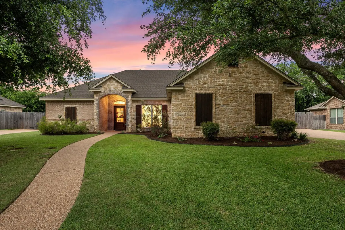 513 Kings Row, Woodway, TX 76712 - #1