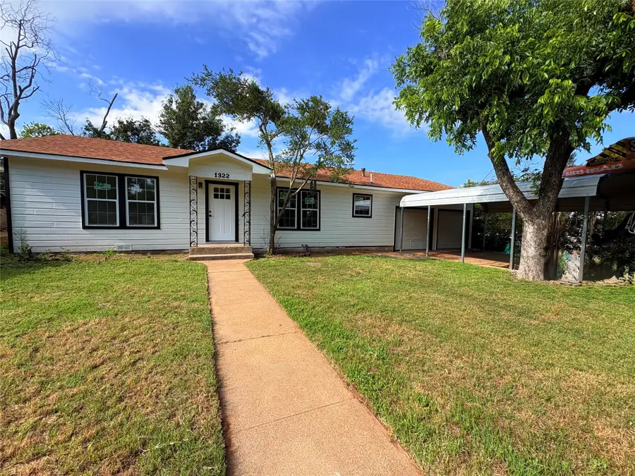 1322 3rd St, Graham, TX 76450 - #3