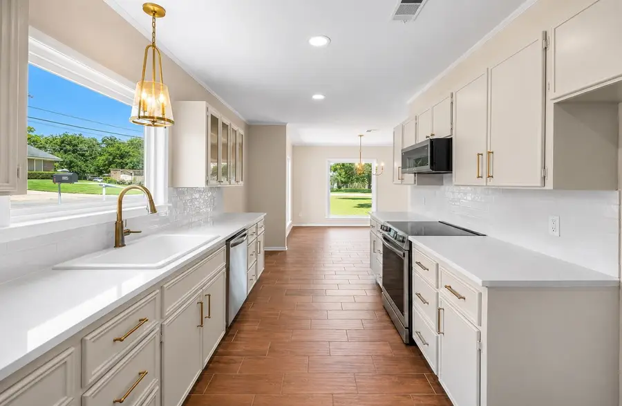102 S Avenue Q, Clifton, TX 76634 - #3