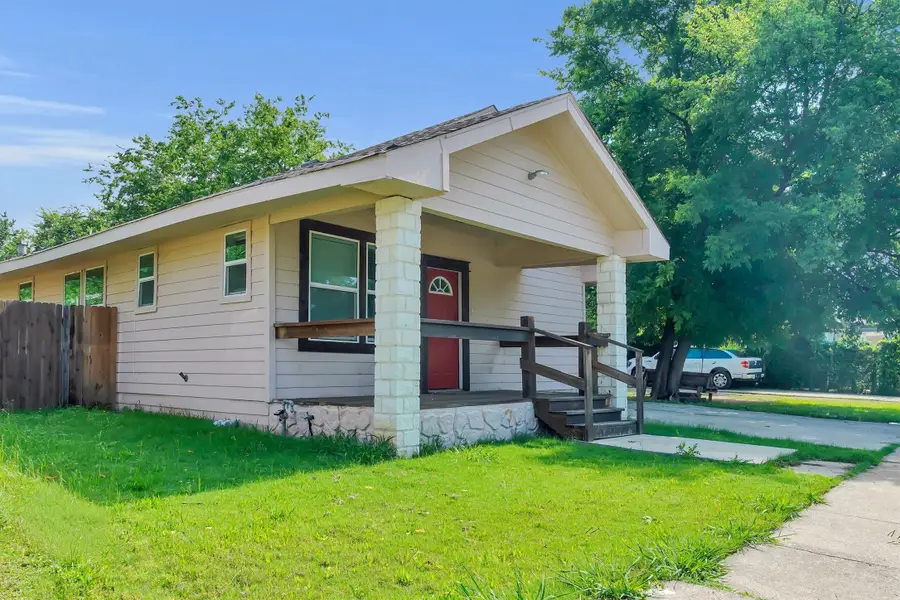 1315 E Arlington Avenue, Fort Worth, TX 76104 - #3