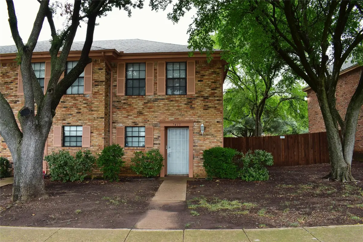 7415 Kingswood Drive, Fort Worth, TX 76133 - #1