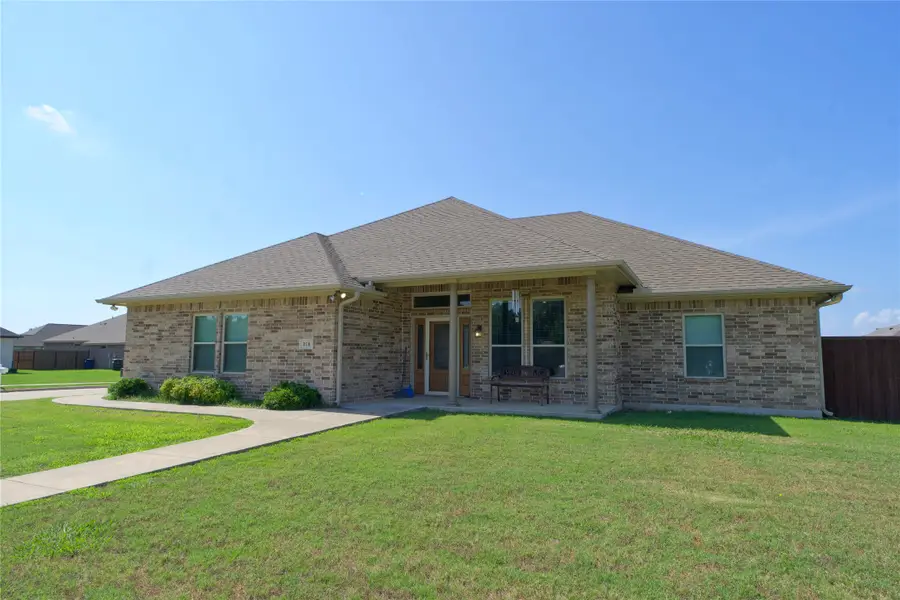 318 E 4th Street, Lindsay, TX 76250 - #2
