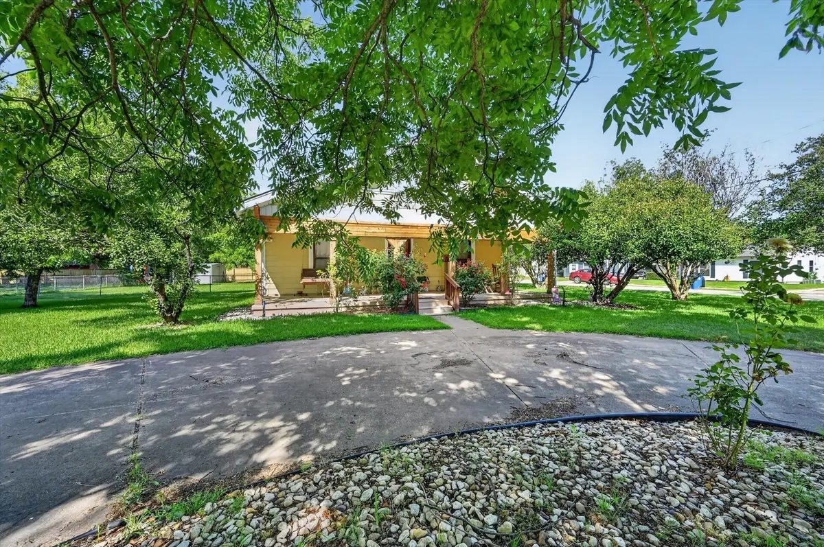 801 S Hall Street, Ennis, TX 75119 - #1
