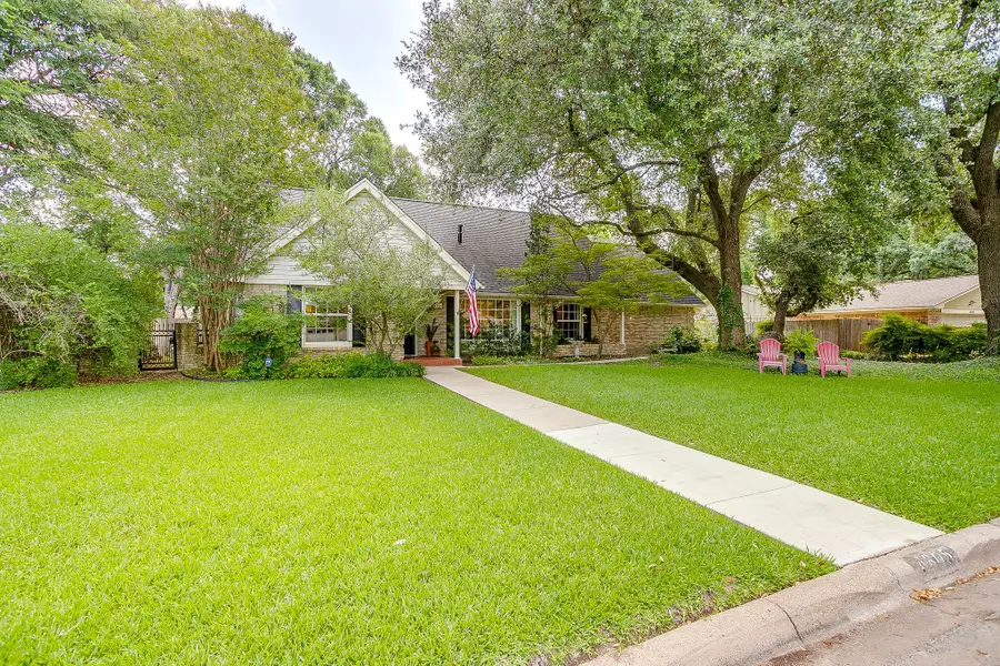 4305 Elmwood Drive, Benbrook, TX 76116 - #2