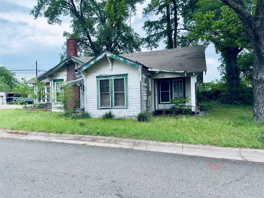 208 Texas Street, Sulphur Springs, TX 75482 - #3
