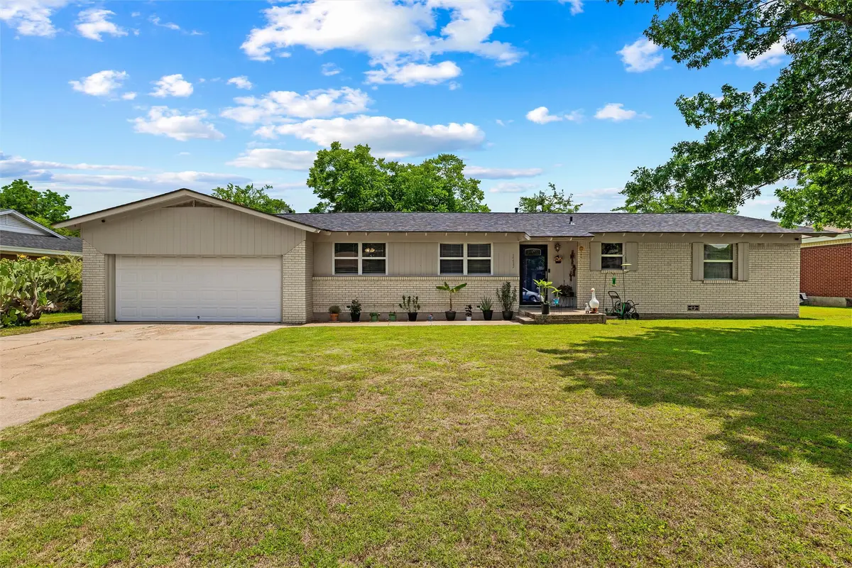 1213 Park Center Street, Benbrook, TX 76126 - #1