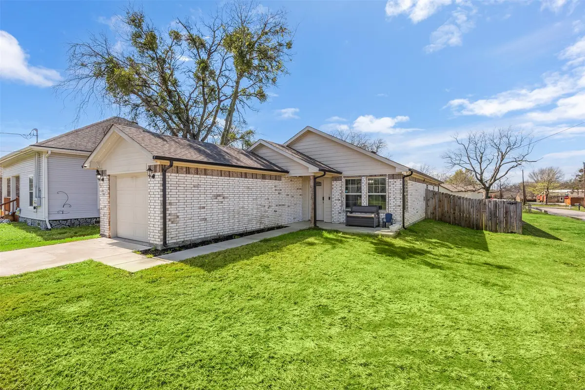 300 Lipscomb Street, Cleburne, TX 76031 - #1