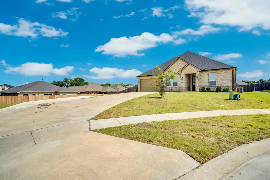 702 Chester Court, Ennis, TX 75119 - #3