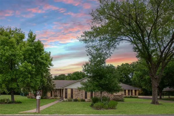 107 Oak Creek Lane, Ovilla, TX 75154